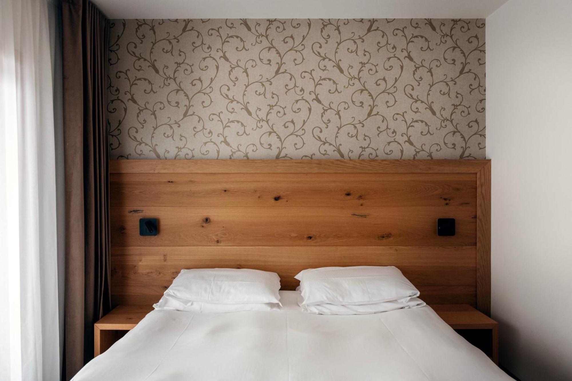 Montana Hotel 4*